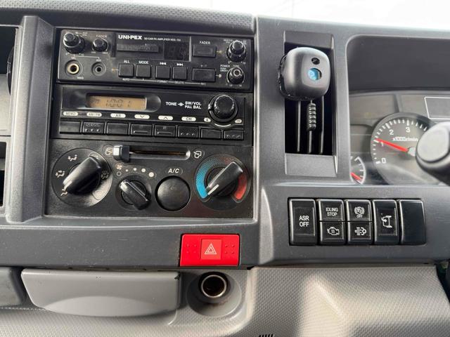 エルフトラック 　フジマイティー　５．１立米　連続巻き込み式パッカー車　６ＭＴ　３．５５ｔ　後輪ダブル　バックカメラ　アイドリングストップ　電動格納ミラー　エアコン　パワーウィンドウ　車検１年付き　ＮＯｘ・ＰＭ適合車（25枚目）