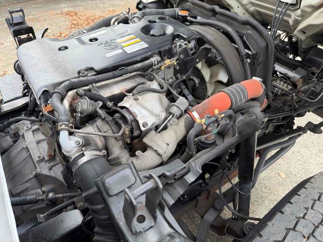 エルフトラック 　フジマイティー　５．１立米　連続巻き込み式パッカー車　６ＭＴ　３．５５ｔ　後輪ダブル　バックカメラ　アイドリングストップ　電動格納ミラー　エアコン　パワーウィンドウ　車検１年付き　ＮＯｘ・ＰＭ適合車（32枚目）