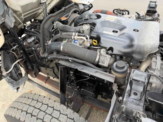 エルフトラック 　フジマイティー　５．１立米　連続巻き込み式パッカー車　６ＭＴ　３．５５ｔ　後輪ダブル　バックカメラ　アイドリングストップ　電動格納ミラー　エアコン　パワーウィンドウ　車検１年付き　ＮＯｘ・ＰＭ適合車（33枚目）