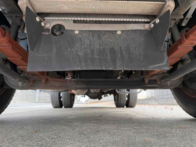 エルフトラック 　フジマイティー　５．１立米　連続巻き込み式パッカー車　６ＭＴ　３．５５ｔ　後輪ダブル　バックカメラ　アイドリングストップ　電動格納ミラー　エアコン　パワーウィンドウ　車検１年付き　ＮＯｘ・ＰＭ適合車（39枚目）
