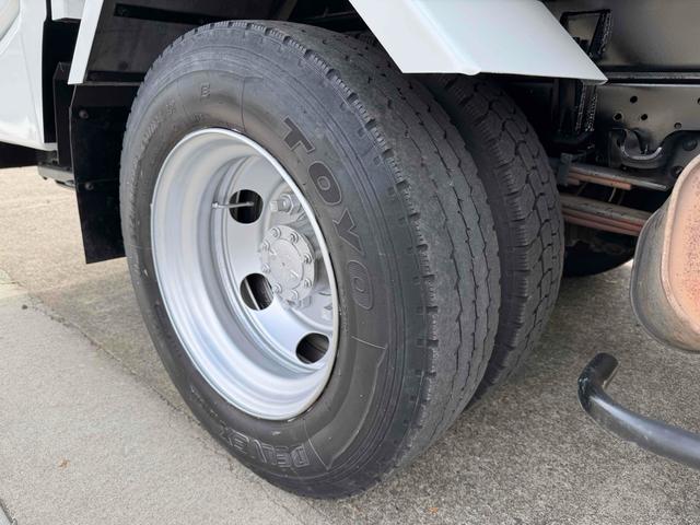 エルフトラック 　フジマイティー　５．１立米　連続巻き込み式パッカー車　６ＭＴ　３．５５ｔ　後輪ダブル　バックカメラ　アイドリングストップ　電動格納ミラー　エアコン　パワーウィンドウ　車検１年付き　ＮＯｘ・ＰＭ適合車（43枚目）