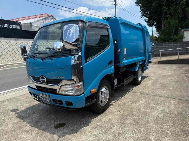 デュトロ 　極東プレス式パッカー車　４．３立米　５ＭＴ　２ｔ　後輪ダブル　電動格納ミラー　ＥＳＣ　１年車検付き　ＮＯｘ・ＰＭ適合車（3枚目）