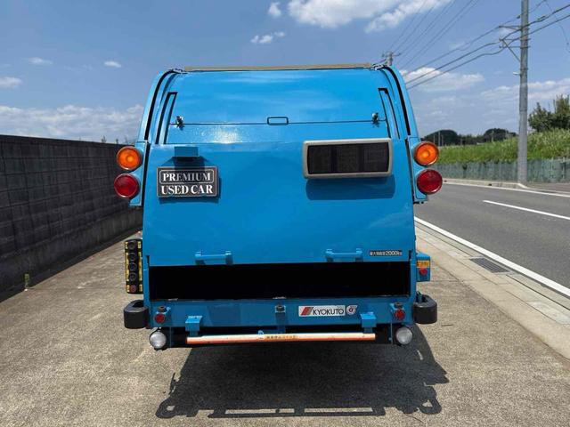 デュトロ 　極東プレス式パッカー車　４．３立米　５ＭＴ　２ｔ　後輪ダブル　電動格納ミラー　ＥＳＣ　１年車検付き　ＮＯｘ・ＰＭ適合車（7枚目）