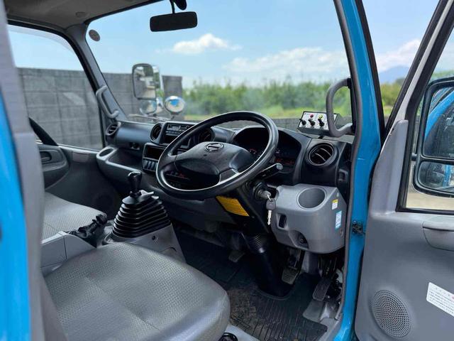 デュトロ 　極東プレス式パッカー車　４．３立米　５ＭＴ　２ｔ　後輪ダブル　電動格納ミラー　ＥＳＣ　１年車検付き　ＮＯｘ・ＰＭ適合車（9枚目）