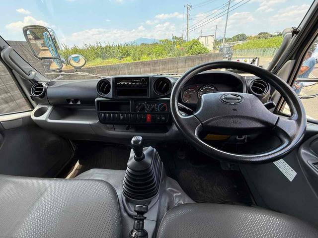 デュトロ 　極東プレス式パッカー車　４．３立米　５ＭＴ　２ｔ　後輪ダブル　電動格納ミラー　ＥＳＣ　１年車検付き　ＮＯｘ・ＰＭ適合車（14枚目）