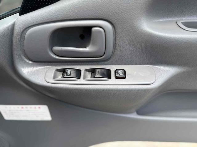 デュトロ 　極東プレス式パッカー車　４．３立米　５ＭＴ　２ｔ　後輪ダブル　電動格納ミラー　ＥＳＣ　１年車検付き　ＮＯｘ・ＰＭ適合車（19枚目）