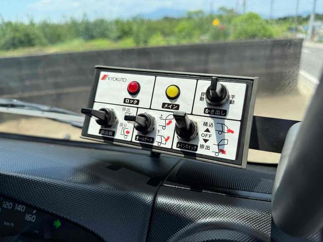 デュトロ 　極東プレス式パッカー車　４．３立米　５ＭＴ　２ｔ　後輪ダブル　電動格納ミラー　ＥＳＣ　１年車検付き　ＮＯｘ・ＰＭ適合車（20枚目）