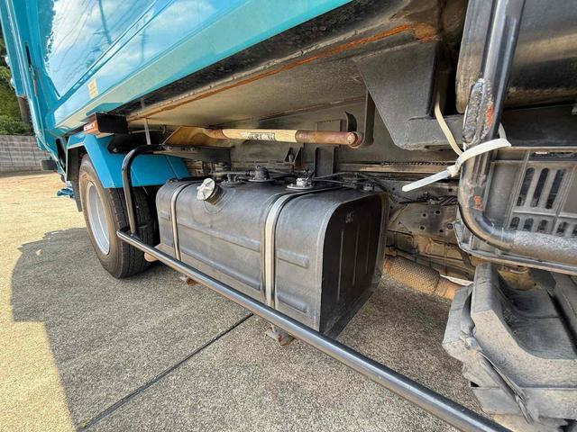 デュトロ 　極東プレス式パッカー車　４．３立米　５ＭＴ　２ｔ　後輪ダブル　電動格納ミラー　ＥＳＣ　１年車検付き　ＮＯｘ・ＰＭ適合車（29枚目）