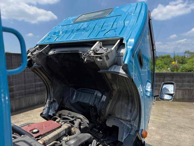 デュトロ 　極東プレス式パッカー車　４．３立米　５ＭＴ　２ｔ　後輪ダブル　電動格納ミラー　ＥＳＣ　１年車検付き　ＮＯｘ・ＰＭ適合車（32枚目）