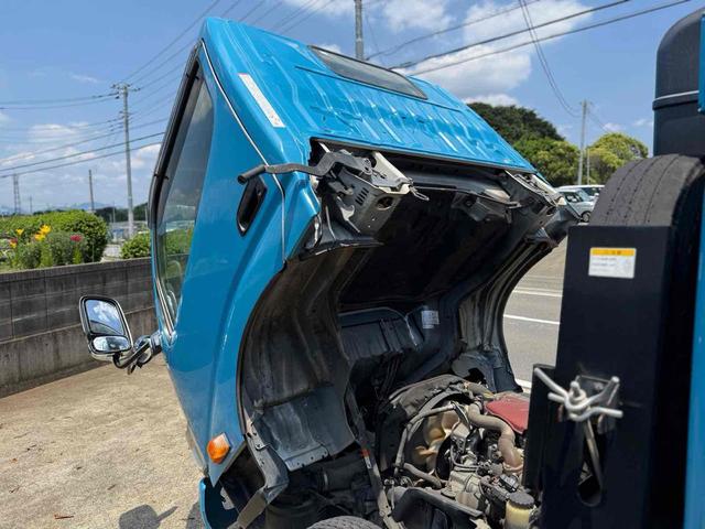 デュトロ 　極東プレス式パッカー車　４．３立米　５ＭＴ　２ｔ　後輪ダブル　電動格納ミラー　ＥＳＣ　１年車検付き　ＮＯｘ・ＰＭ適合車（33枚目）
