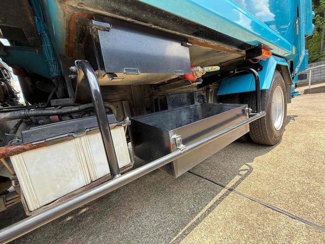 デュトロ 　極東プレス式パッカー車　４．３立米　５ＭＴ　２ｔ　後輪ダブル　電動格納ミラー　ＥＳＣ　１年車検付き　ＮＯｘ・ＰＭ適合車（37枚目）