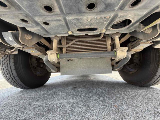 デュトロ 　極東プレス式パッカー車　４．３立米　５ＭＴ　２ｔ　後輪ダブル　電動格納ミラー　ＥＳＣ　１年車検付き　ＮＯｘ・ＰＭ適合車（38枚目）