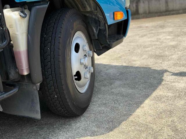 デュトロ 　極東プレス式パッカー車　４．３立米　５ＭＴ　２ｔ　後輪ダブル　電動格納ミラー　ＥＳＣ　１年車検付き　ＮＯｘ・ＰＭ適合車（40枚目）