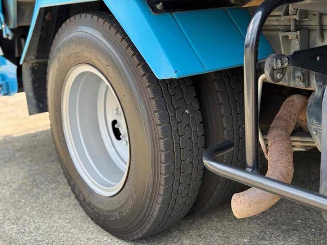 デュトロ 　極東プレス式パッカー車　４．３立米　５ＭＴ　２ｔ　後輪ダブル　電動格納ミラー　ＥＳＣ　１年車検付き　ＮＯｘ・ＰＭ適合車（42枚目）