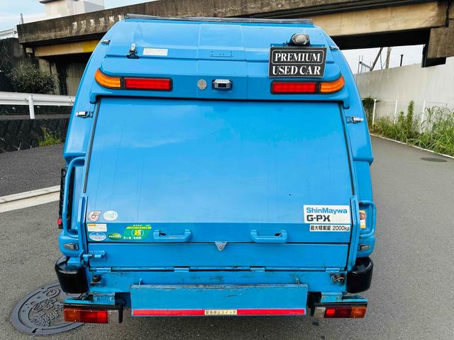 キャンター 　新明和プレス式パッカー車　４．３立米　５ＭＴ　２ｔ　後輪ダブル　キーレスエントリー　ＡＢＳ　ＥＳＣ　バックカメラ　１年車検付き　ＮＯｘ・ＰＭ適合車（8枚目）
