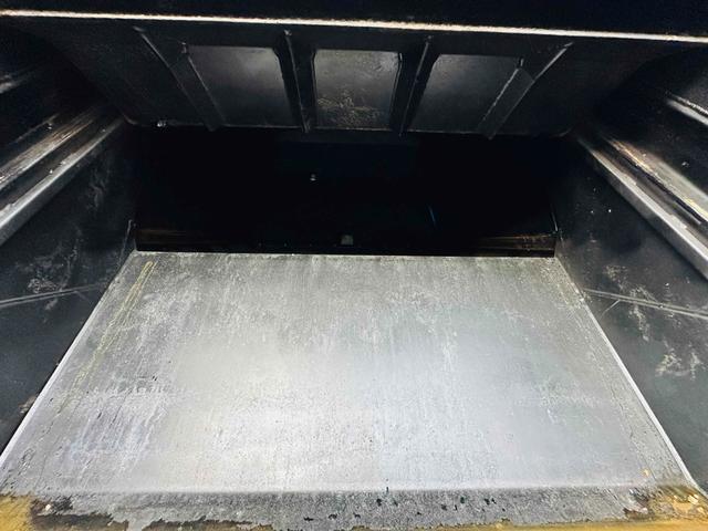 キャンター 　新明和プレス式パッカー車　４．３立米　５ＭＴ　２ｔ　後輪ダブル　キーレスエントリー　ＡＢＳ　ＥＳＣ　バックカメラ　１年車検付き　ＮＯｘ・ＰＭ適合車（9枚目）