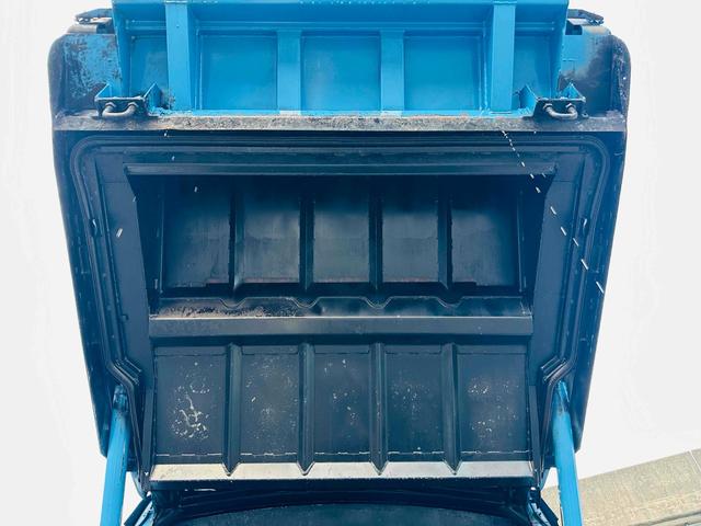 キャンター 　新明和プレス式パッカー車　４．３立米　５ＭＴ　２ｔ　後輪ダブル　キーレスエントリー　ＡＢＳ　ＥＳＣ　バックカメラ　１年車検付き　ＮＯｘ・ＰＭ適合車（21枚目）