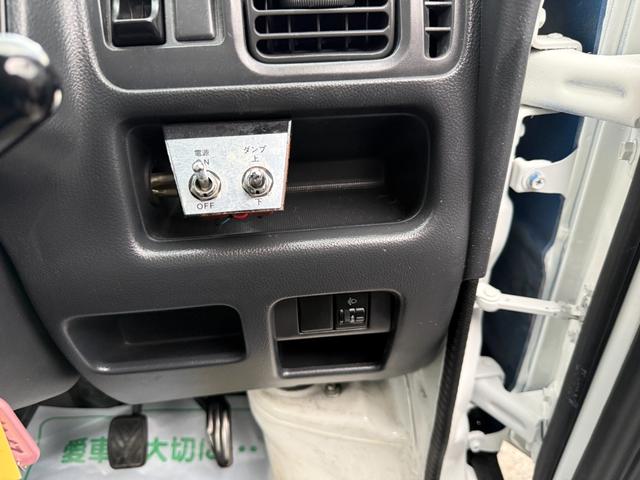 キャリイトラック ダンプ　４ＷＤ　ＭＴ　ＥＴＣ　エアコン　運転席エアバッグ　２年車検付き（6枚目）