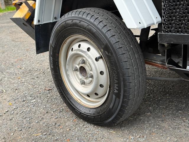 キャリイトラック ダンプ　４ＷＤ　ＭＴ　ＥＴＣ　エアコン　運転席エアバッグ　２年車検付き（31枚目）