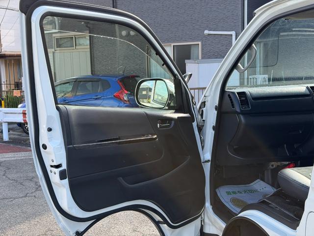 ハイエースバン スーパーＧＬ　ダークプライム　ＥＴＣ　ナビ　両側スライドドア　スマートキー　電動格納ミラー　ＡＴ　エアコン　パワーウィンドウ　運転席エアバッグ（8枚目）