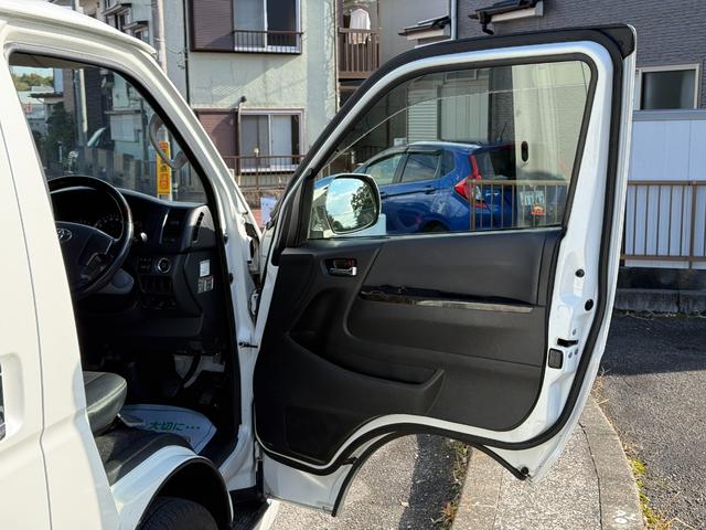 ハイエースバン スーパーＧＬ　ダークプライム　ＥＴＣ　ナビ　両側スライドドア　スマートキー　電動格納ミラー　ＡＴ　エアコン　パワーウィンドウ　運転席エアバッグ（9枚目）