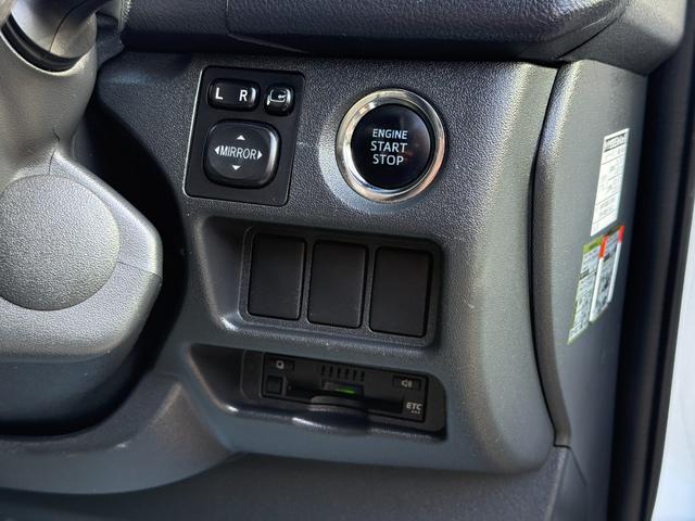 ハイエースバン スーパーＧＬ　ダークプライム　ＥＴＣ　ナビ　両側スライドドア　スマートキー　電動格納ミラー　ＡＴ　エアコン　パワーウィンドウ　運転席エアバッグ（19枚目）