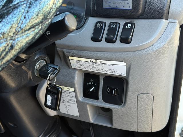 キャンター TADANO4段クレーン平ボディ フックイン ラジコン付き 容量2.63t 5MT 2t バックカメラ 1年車検付き NOx・PM適合車(32枚目)