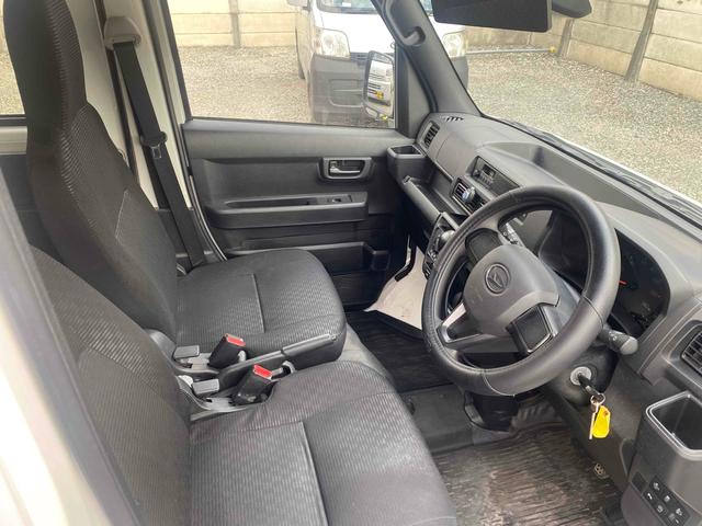 ハイゼットカーゴ AT 衝突被害軽減システム クリアランスソナー 両側スライドドア アイドリングストップ オートライト ESC エアコン パワーウィンドウ 運転席エアバッグ(13枚目)