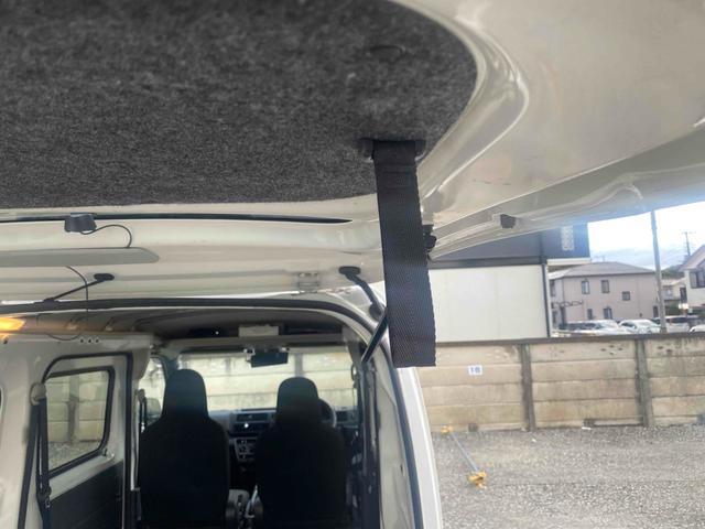 ハイゼットカーゴ AT 衝突被害軽減システム クリアランスソナー 両側スライドドア アイドリングストップ オートライト ESC エアコン パワーウィンドウ 運転席エアバッグ(17枚目)