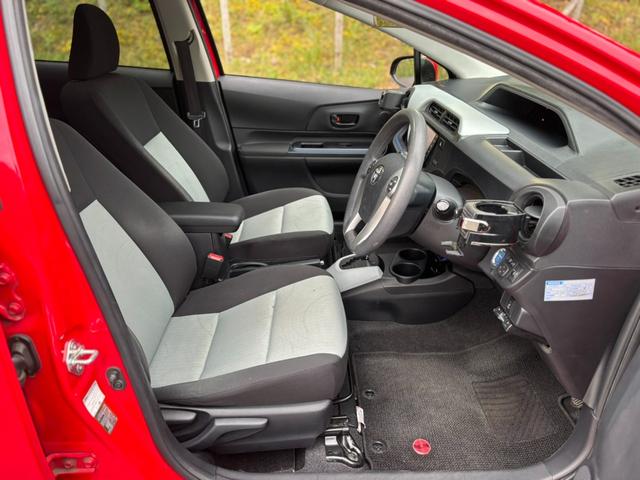 アクア Ｓ　ナビ　ＴＶ　ＡＷ　Ｂｌｕｅｔｏｏｔｈ　格納ミラー　オートライト　スマートキー（18枚目）