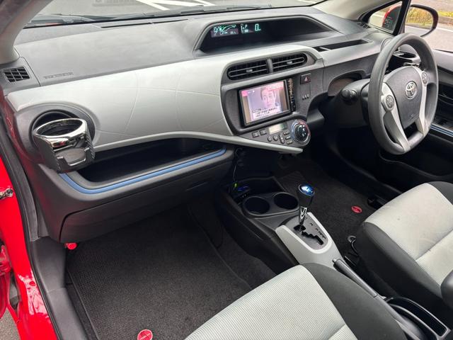 アクア Ｓ　ナビ　ＴＶ　ＡＷ　Ｂｌｕｅｔｏｏｔｈ　格納ミラー　オートライト　スマートキー（25枚目）