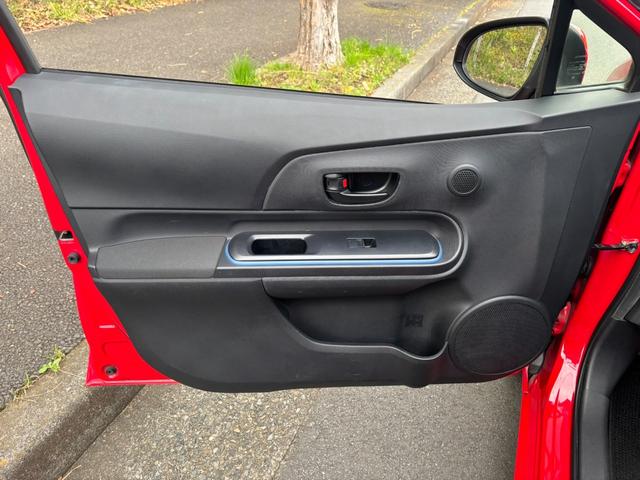 アクア Ｓ　ナビ　ＴＶ　ＡＷ　Ｂｌｕｅｔｏｏｔｈ　格納ミラー　オートライト　スマートキー（26枚目）