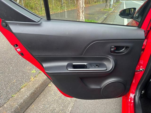 アクア Ｓ　ナビ　ＴＶ　ＡＷ　Ｂｌｕｅｔｏｏｔｈ　格納ミラー　オートライト　スマートキー（30枚目）