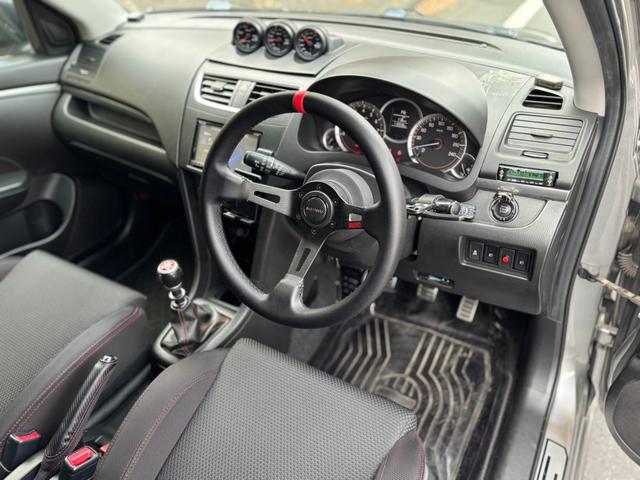 スイフトスポーツ ベースグレード ワンオーナー TEIN車高調 社外マフラー 追加メーター 即サーキット可 純正パーツ全てあり 詳細はお問合せ下さい(32枚目)