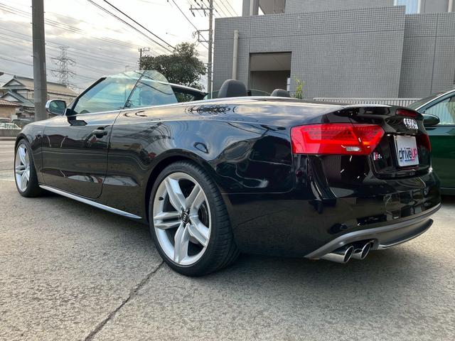 Ｓ５カブリオレ ベースグレード　アシスタンスＰＫＧ　スーパースプリントマフラー　Ｈ＆Ｒダウンサス　走行１．８万Ｋｍ　ディーラー記録簿　赤／黒レザーシート　Ｂａｎｇ＆Ｏｌｕｆｓｅｎサウンド　赤幌　ナビフルセグＴＶ　Ｂｌｕｅｔｏｏｔｈ（2枚目）