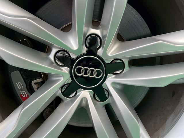 Ｓ５カブリオレ ベースグレード　アシスタンスＰＫＧ　スーパースプリントマフラー　Ｈ＆Ｒダウンサス　走行１．８万Ｋｍ　ディーラー記録簿　赤／黒レザーシート　Ｂａｎｇ＆Ｏｌｕｆｓｅｎサウンド　赤幌　ナビフルセグＴＶ　Ｂｌｕｅｔｏｏｔｈ（5枚目）