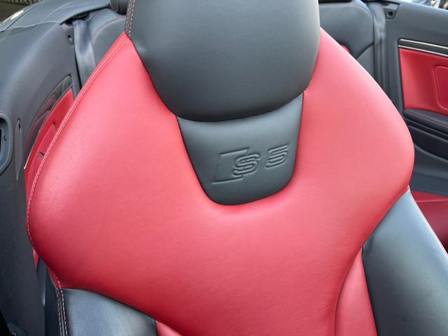 Ｓ５カブリオレ ベースグレード　アシスタンスＰＫＧ　スーパースプリントマフラー　Ｈ＆Ｒダウンサス　走行１．８万Ｋｍ　ディーラー記録簿　赤／黒レザーシート　Ｂａｎｇ＆Ｏｌｕｆｓｅｎサウンド　赤幌　ナビフルセグＴＶ　Ｂｌｕｅｔｏｏｔｈ（37枚目）