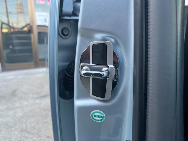 プリウスアルファ Sツーリングセレクション 社外9インチナビ・フルセグTV/Bluetooth/LEDヘッドライト/Bカメラ/ドラレコ/TRD18inAW/モデリスタスポイラー/TRDドアスタビライザー/ビルトインETC(4枚目)