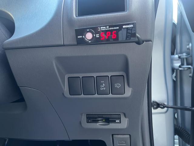 プリウスアルファ Sツーリングセレクション 社外9インチナビ・フルセグTV/Bluetooth/LEDヘッドライト/Bカメラ/ドラレコ/TRD18inAW/モデリスタスポイラー/TRDドアスタビライザー/ビルトインETC(6枚目)