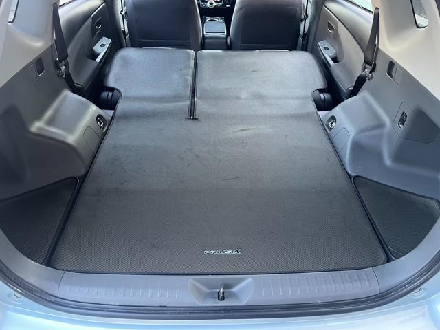 プリウスアルファ Sツーリングセレクション 社外9インチナビ・フルセグTV/Bluetooth/LEDヘッドライト/Bカメラ/ドラレコ/TRD18inAW/モデリスタスポイラー/TRDドアスタビライザー/ビルトインETC(19枚目)