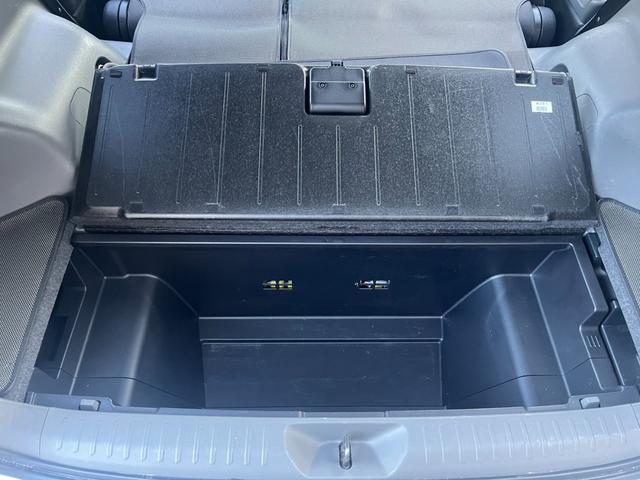 プリウスアルファ Sツーリングセレクション 社外9インチナビ・フルセグTV/Bluetooth/LEDヘッドライト/Bカメラ/ドラレコ/TRD18inAW/モデリスタスポイラー/TRDドアスタビライザー/ビルトインETC(20枚目)