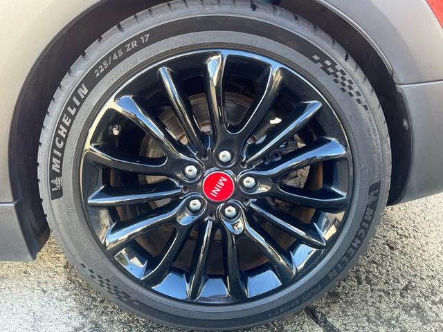 MINI クーパーS クラブマン クーパーS クラブマン REMUSマフラー バルブコントロール BILSTEIN車高調 RACECHIPサブコン 17inネットスポークブラックAW 前後ドラレコ ミシュランP・Sport5 禁煙車(9枚目)