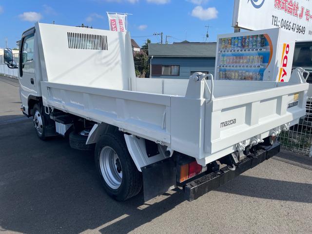 タイタントラック フルワイドロー　新明和製２ｔダンプ　４ナンバー　後輪ダブル（2枚目）