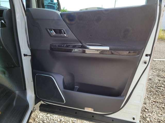 アルファード ２４０Ｓ　プライムセレクションＩＩ　タイプゴールド　両側パワースライドドア・リアモニター（9枚目）