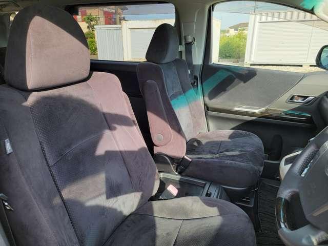 アルファード ２４０Ｓ　プライムセレクションＩＩ　タイプゴールド　両側パワースライドドア・リアモニター（10枚目）