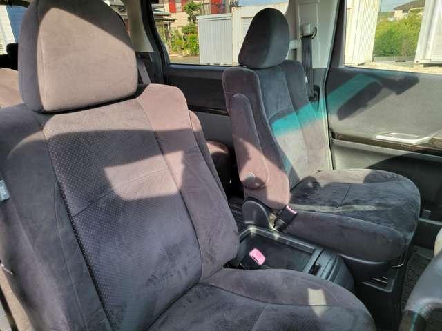 アルファード ２４０Ｓ　プライムセレクションＩＩ　タイプゴールド　両側パワースライドドア・リアモニター（16枚目）