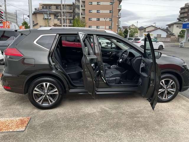 エクストレイル ２．０　２０Ｘｉ　２列車　４ＷＤ　※純正９インチナビ＋地デジ＋全周囲カメラ　セキュリティ　リアカメラ　追従クルーズ　ＬＥＤ　ドライブレコーダ　インテリジェントキー　ＬＤＷ　サイドカメラ　ＥＴＣ　Ａストップ　ＡＡＣ　ナビ＆ＴＶ　メモリーナビ　キーフリー　アルミホイール　ＡＢＳ（18枚目）