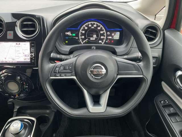 ノート 1.2 e-POWER X ※純正メモリーナビ+地デジ+全周囲カメラ 360°カメラ 記録簿付 Rカメラ 運転席助手席エアバック レーンキープ AUTOエアコン 盗難防止システム ナビTV サイドカメラ 運転席エアバッグ キーレスエントリー LEDヘッド ドラレコ(5枚目)