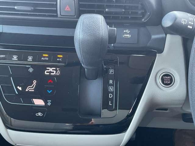 ルークス 660 X ※純正9インチナビ+地デジ+全周囲カメラ アラモニ 前後衝突軽減ブレーキ 車線逸脱防止 スマートキー 定期点検記録簿 キーフリー ドライブレコーダー i-stop フルオートエアコン パワーウインドウ バックカメラ 盗難防止 Wエアバック(18枚目)