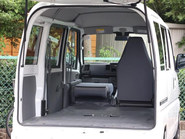 クリッパーＥＶ ４シーター　セットオプション装着車　新車保証継承渡し　１オーナー　禁煙　ＥＴＣ　ＵＳＢ充電ポート　キーレス　前席ヒーター　乗降グリップ　プライバシーガラス　オートライト　衝突軽減　急速充電機能付　充電ケーブル付属（22枚目）